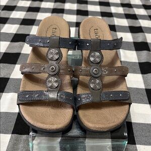 Taos Prize 4 Leather 3 Strap Sandals Women's Size 8 Blue Brown Medallion Slides